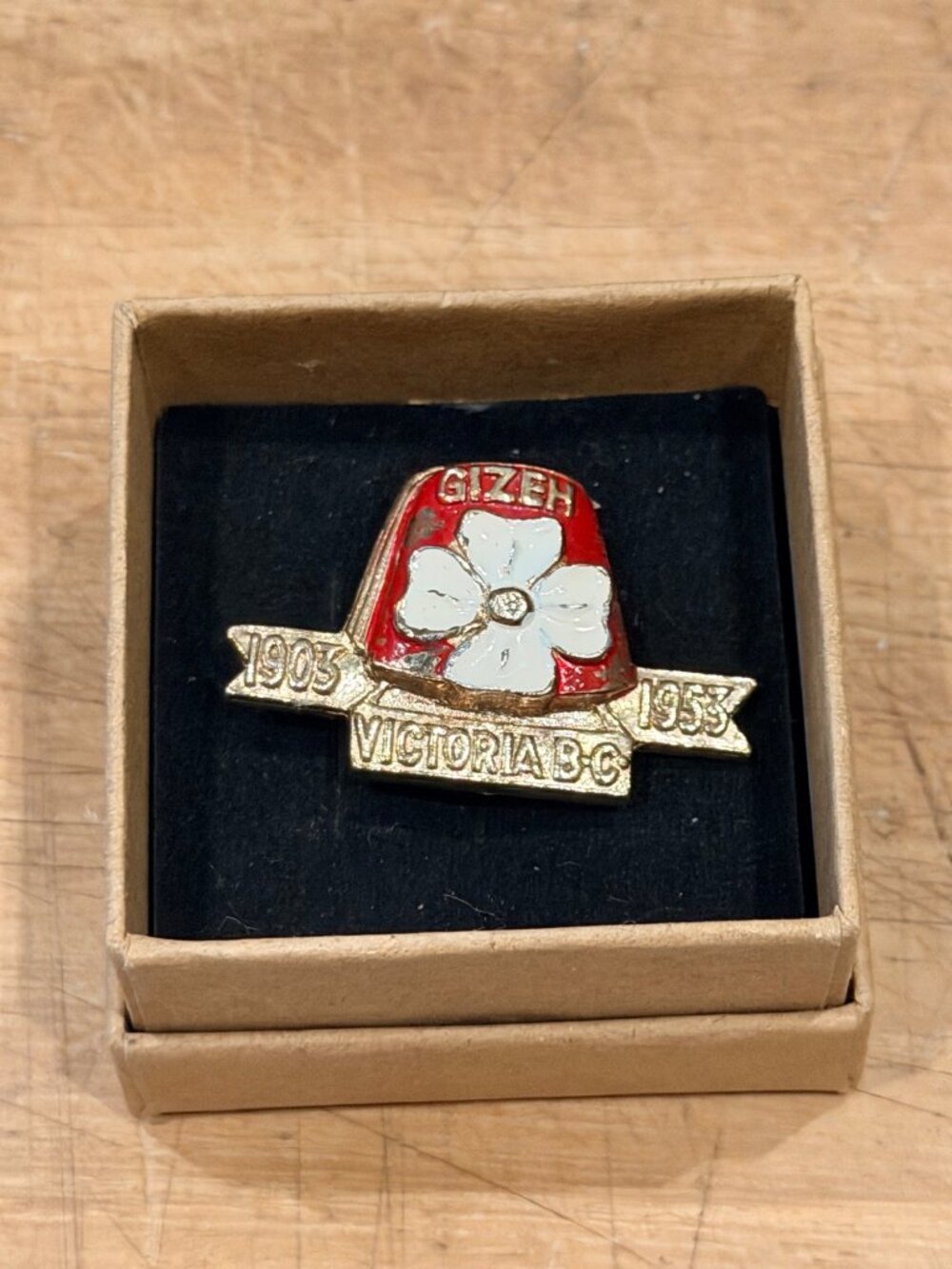 Vintage Gizeh 1905-1955 Victoria BC Enamel Pin Badge With Box